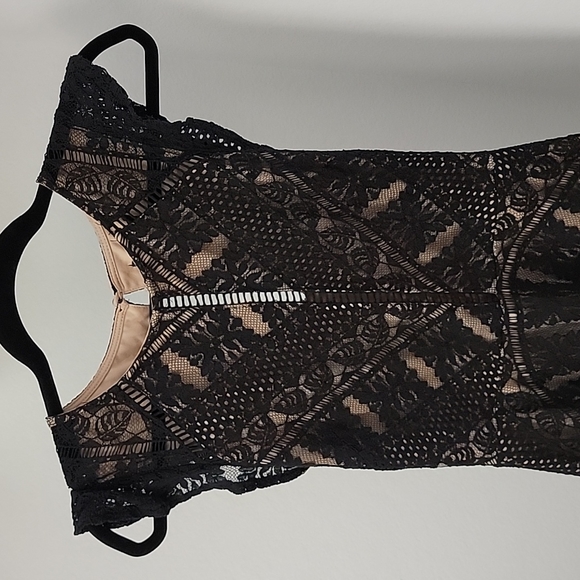 City Triangles - Medium Black lace Dress - Picture 2 of 12